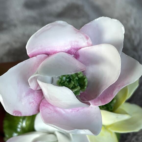 Vintage Radnor Bone China Floral Figurine Roses Flower England Handmade DAMAGE - Picture 7 of 11